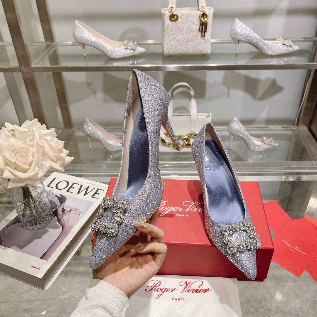 Roger Vivier: Empowering Women Through Glamorous Flower Strass High Heels - 图片 2