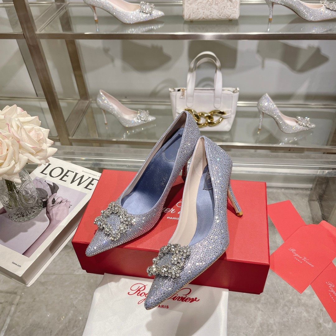 Roger Vivier: Empowering Women Through Glamorous Flower Strass High Heels - 图片 3