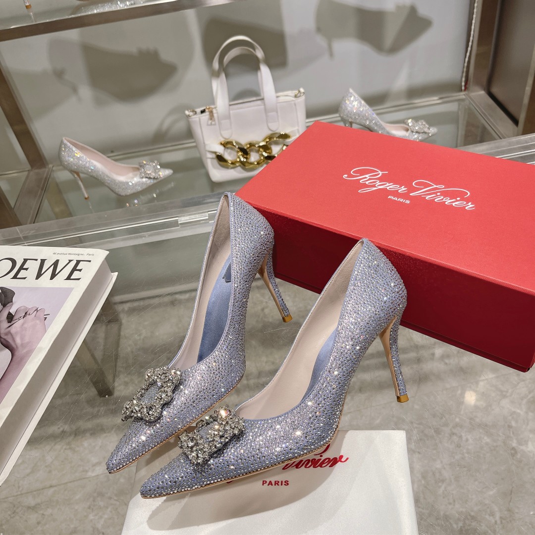 Roger Vivier: Empowering Women Through Glamorous Flower Strass High Heels - 图片 4