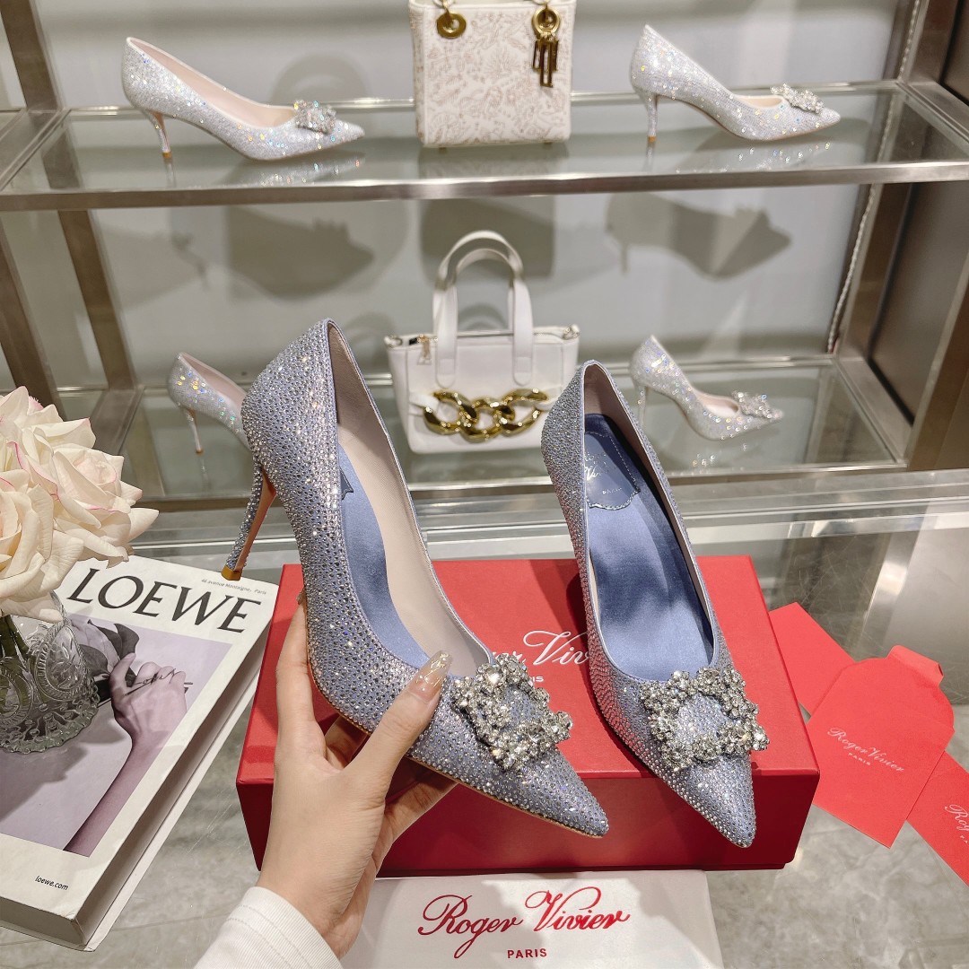 Roger Vivier: Empowering Women Through Glamorous Flower Strass High Heels - 图片 5