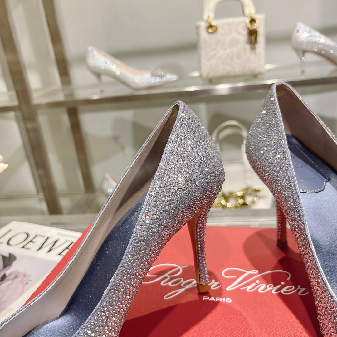 Roger Vivier: Empowering Women Through Glamorous Flower Strass High Heels - 图片 8
