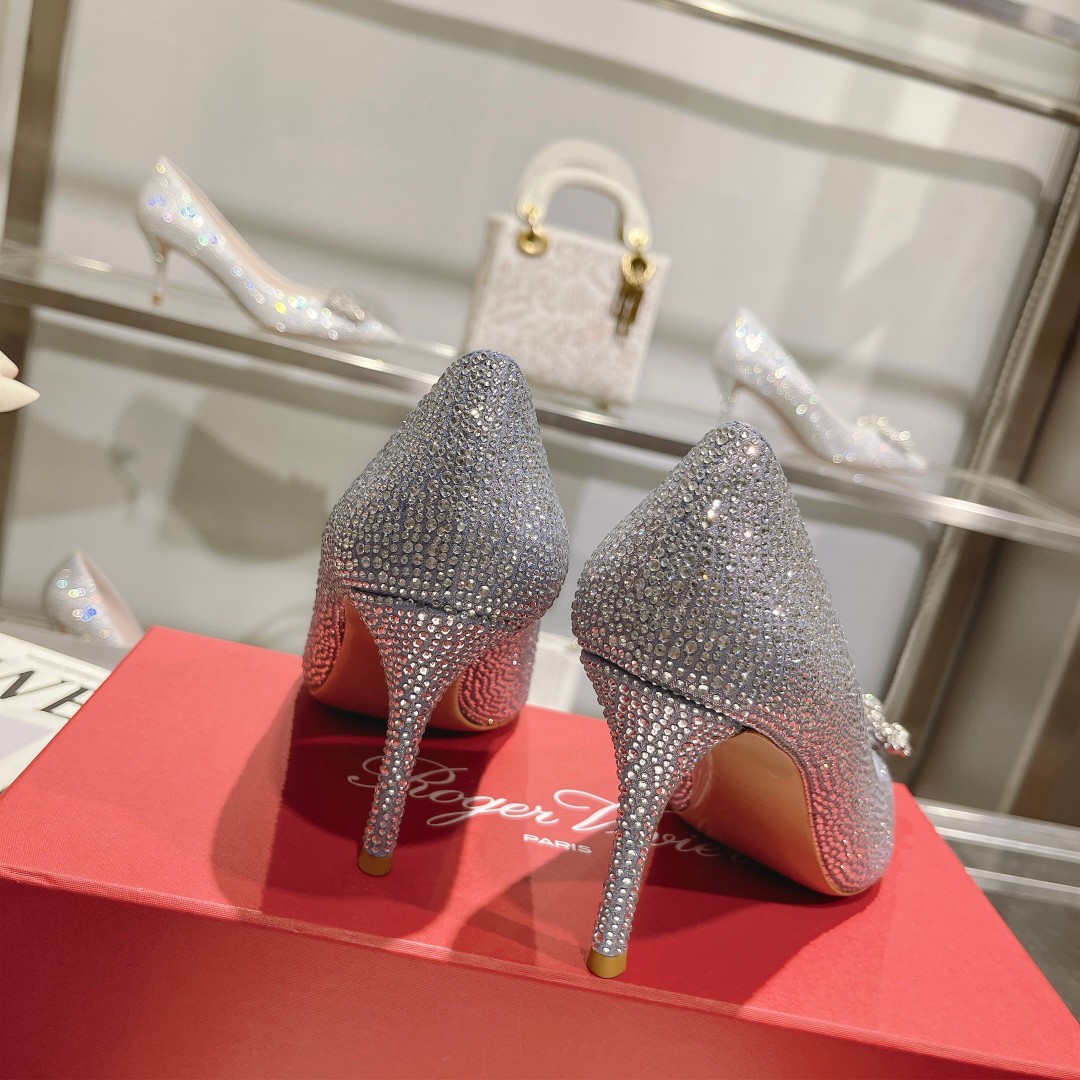 Roger Vivier: Empowering Women Through Glamorous Flower Strass High Heels - 图片 9