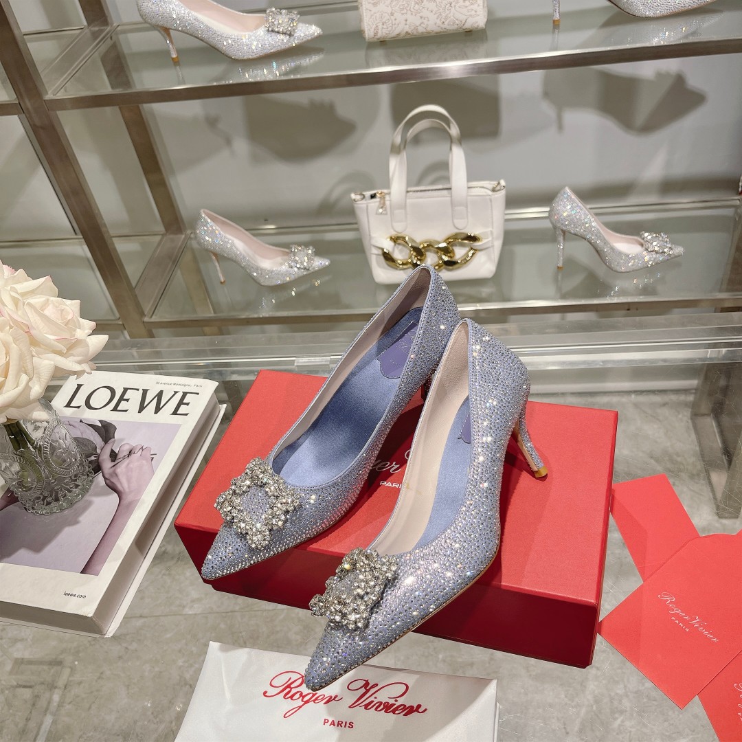 Roger Vivier: Empowering Women with Glamorous Flower Strass High Heels - 图片 2