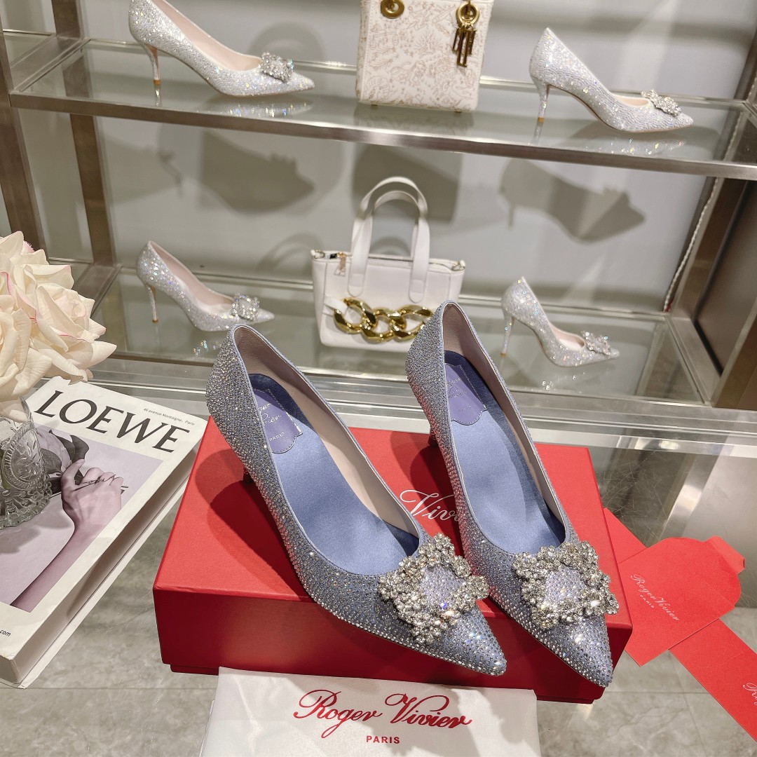 Roger Vivier: Empowering Women with Glamorous Flower Strass High Heels - 图片 3