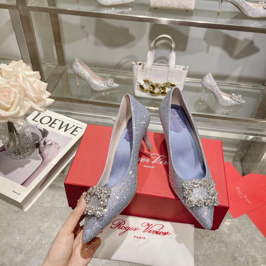 Roger Vivier: Empowering Women with Glamorous Flower Strass High Heels - 图片 4