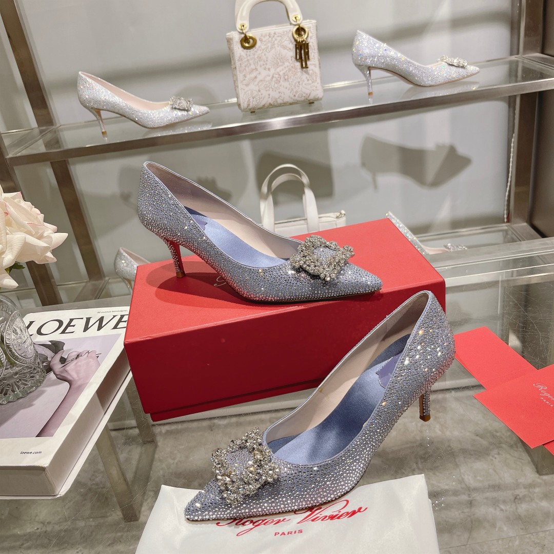 Roger Vivier: Empowering Women with Glamorous Flower Strass High Heels - 图片 5