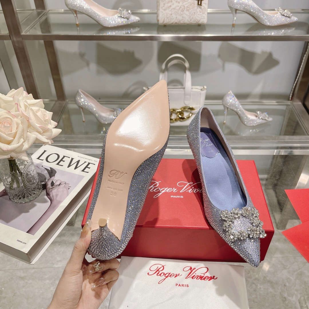 Roger Vivier: Empowering Women with Glamorous Flower Strass High Heels - 图片 9