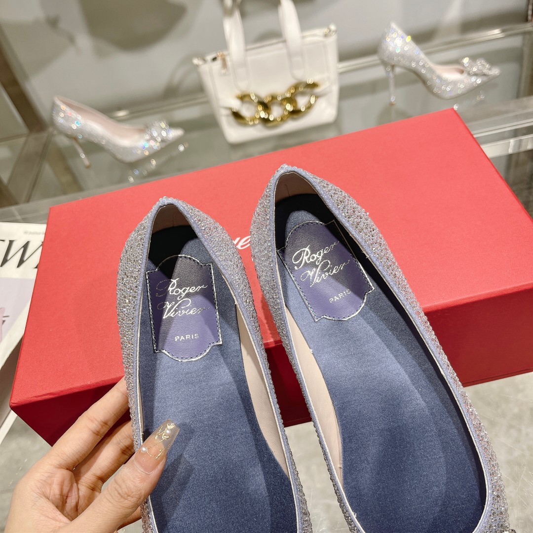 Roger Vivier: Empowering Women with Glamorous Flower Strass High Heels - 图片 7