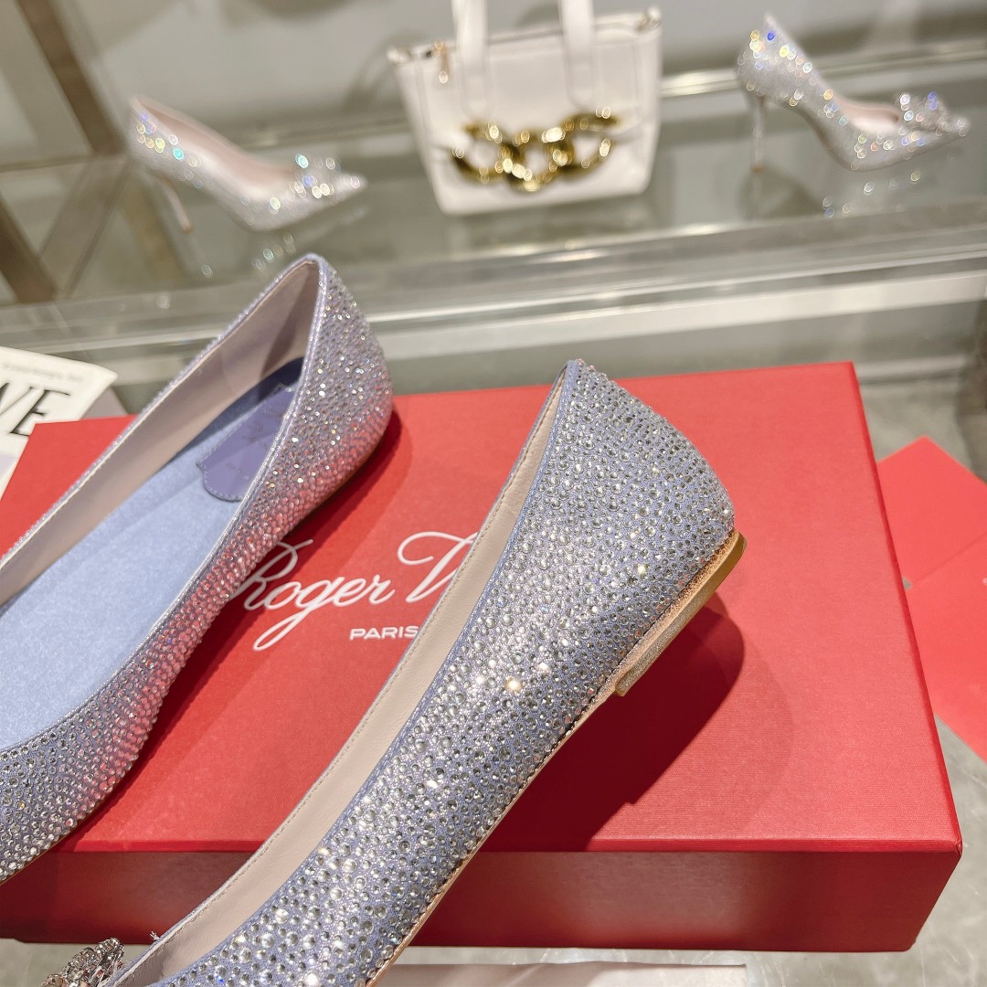 Roger Vivier: Empowering Women with Glamorous Flower Strass High Heels - 图片 9
