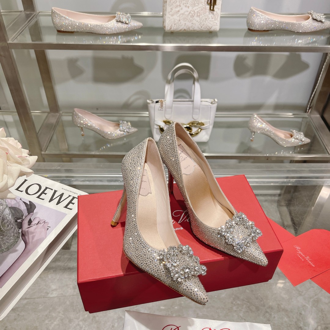 Roger Vivier: Empowering Women with Glamorous Flower Strass High Heels - 图片 4