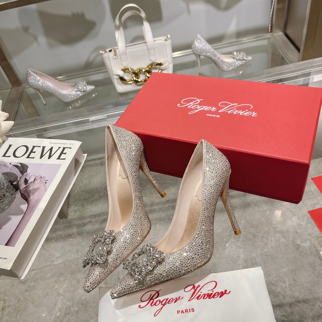 Roger Vivier: Empowering Women with Glamorous Flower Strass High Heels - 图片 5