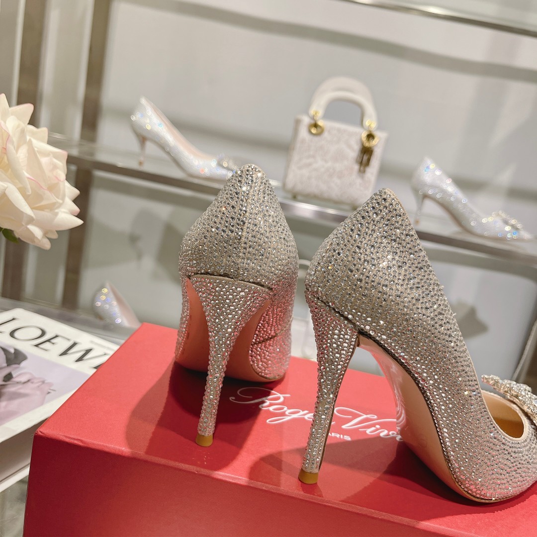 Roger Vivier: Empowering Women with Glamorous Flower Strass High Heels - 图片 9