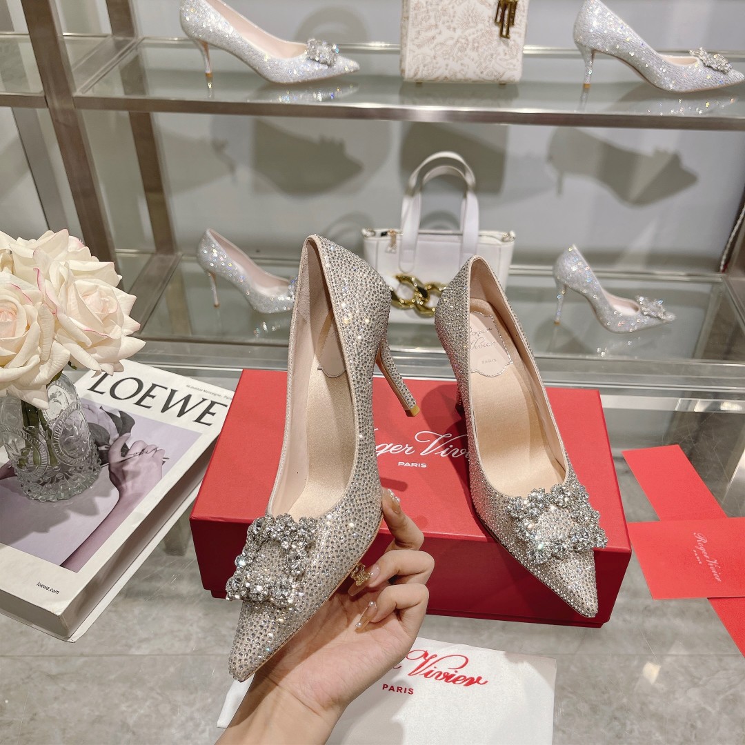 Roger Vivier: Empowering Women with Glamorous Flower Strass High Heels - 图片 4