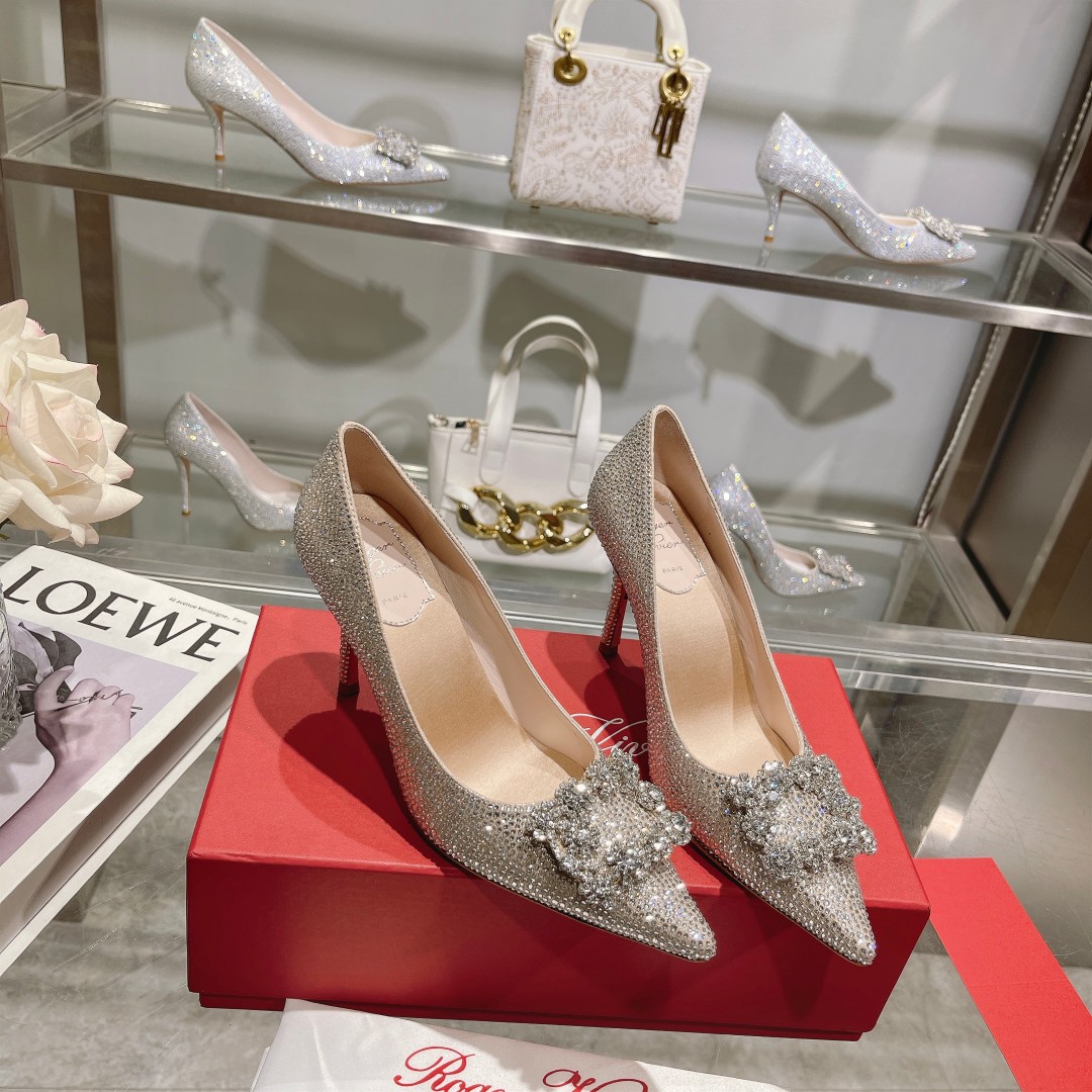 Roger Vivier: Empowering Women with Glamorous Flower Strass High Heels - 图片 5