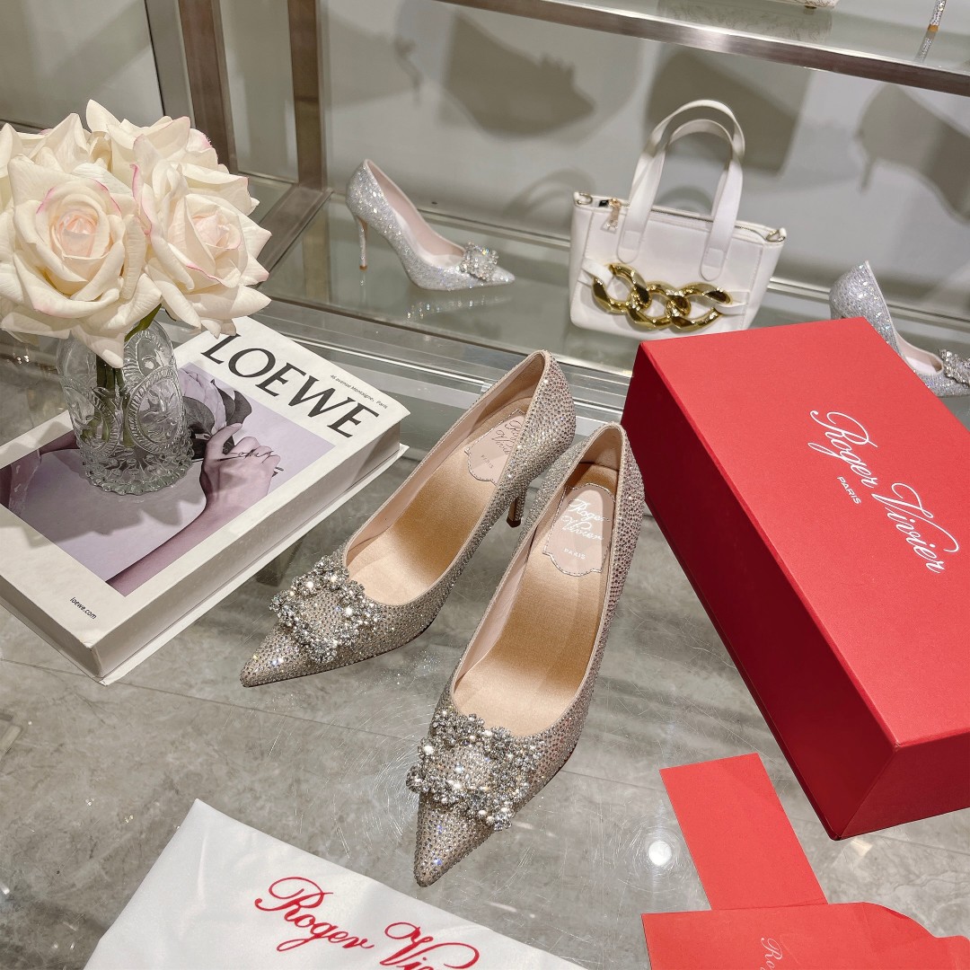 Roger Vivier: Empowering Women with Glamorous Flower Strass High Heels - 图片 6