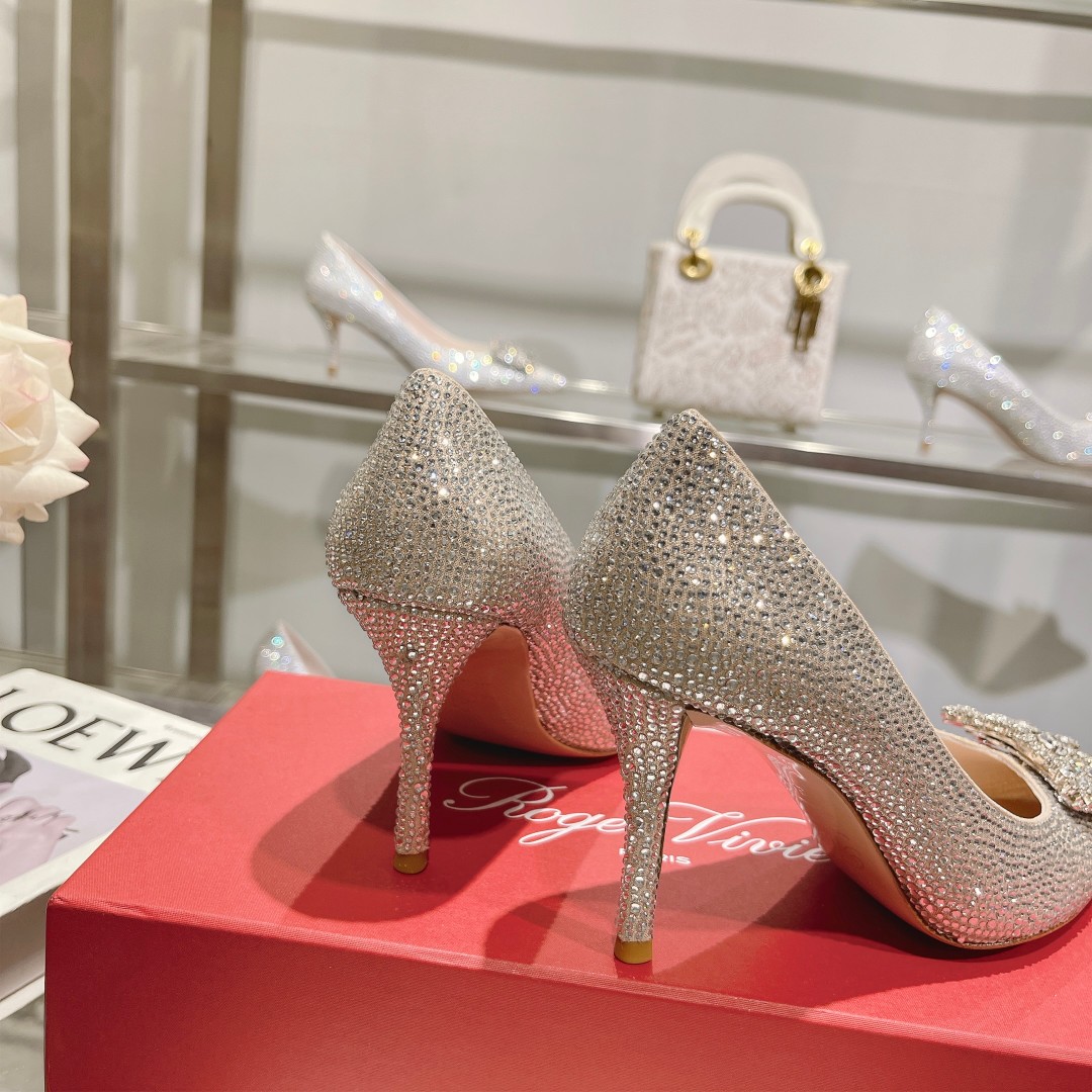 Roger Vivier: Empowering Women with Glamorous Flower Strass High Heels - 图片 8
