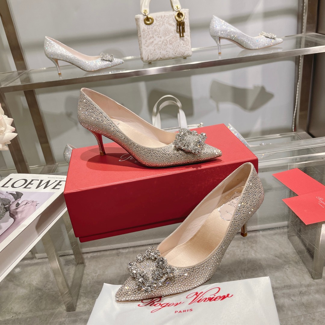 Roger Vivier’s Iconic Flower Strass High Heels for Powerful Women - 图片 5