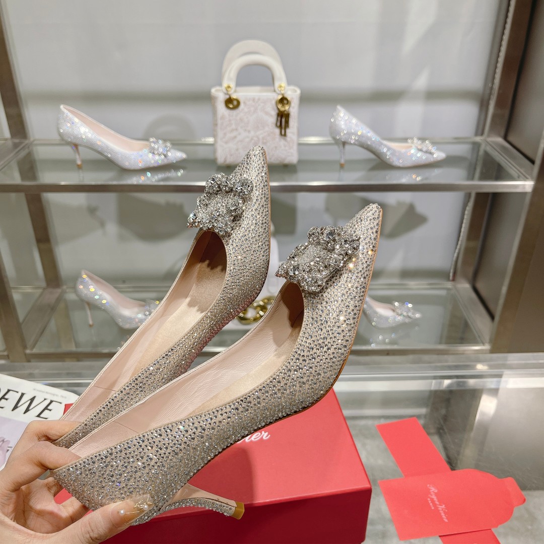 Roger Vivier’s Iconic Flower Strass High Heels for Powerful Women - 图片 6