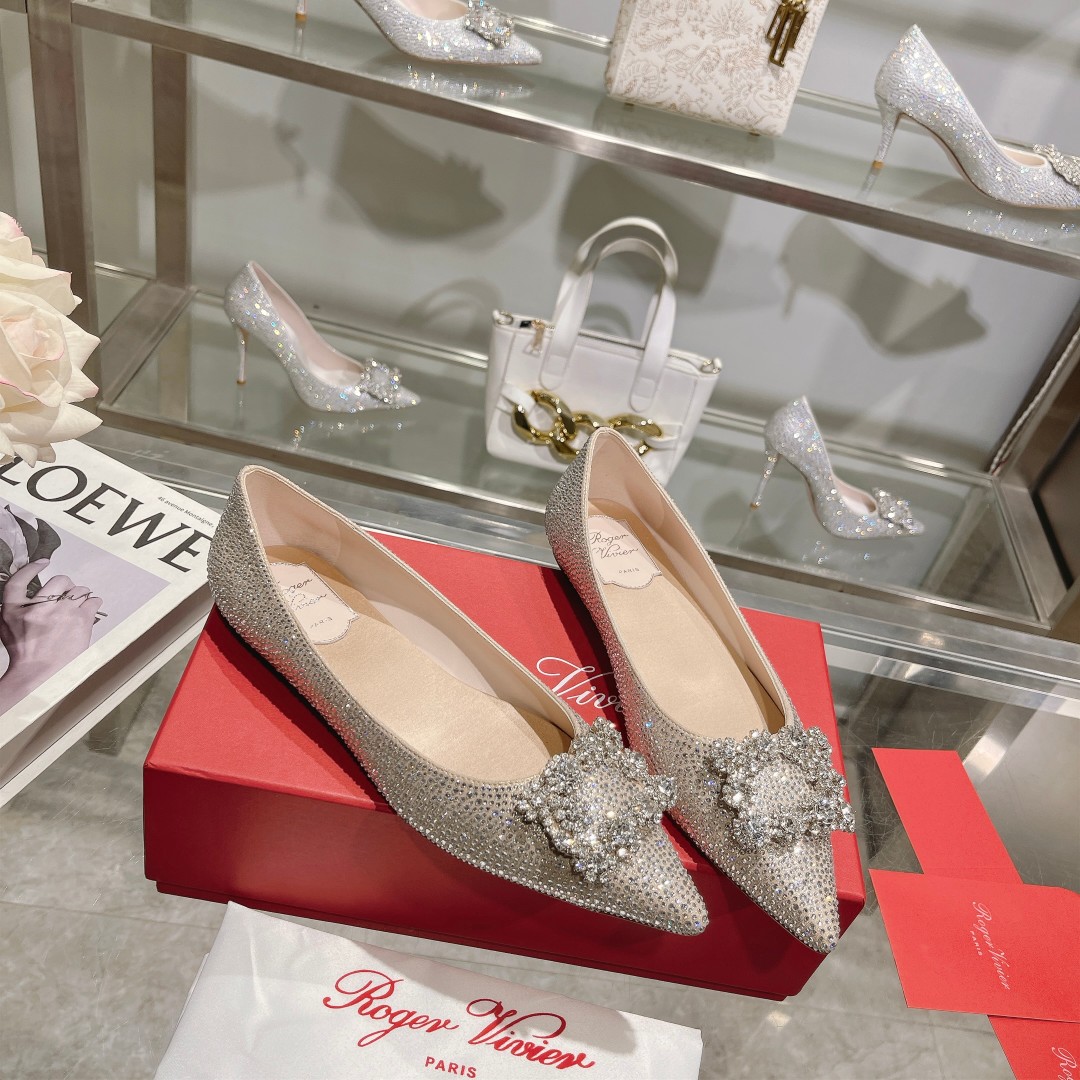 Roger Vivier’s Empowering Women: Flower Strass High Heels in Napa Leather - 图片 4