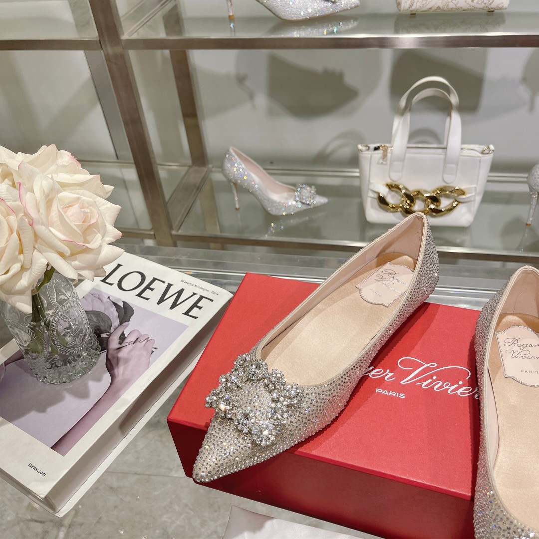 Roger Vivier’s Empowering Women: Flower Strass High Heels in Napa Leather - 图片 5