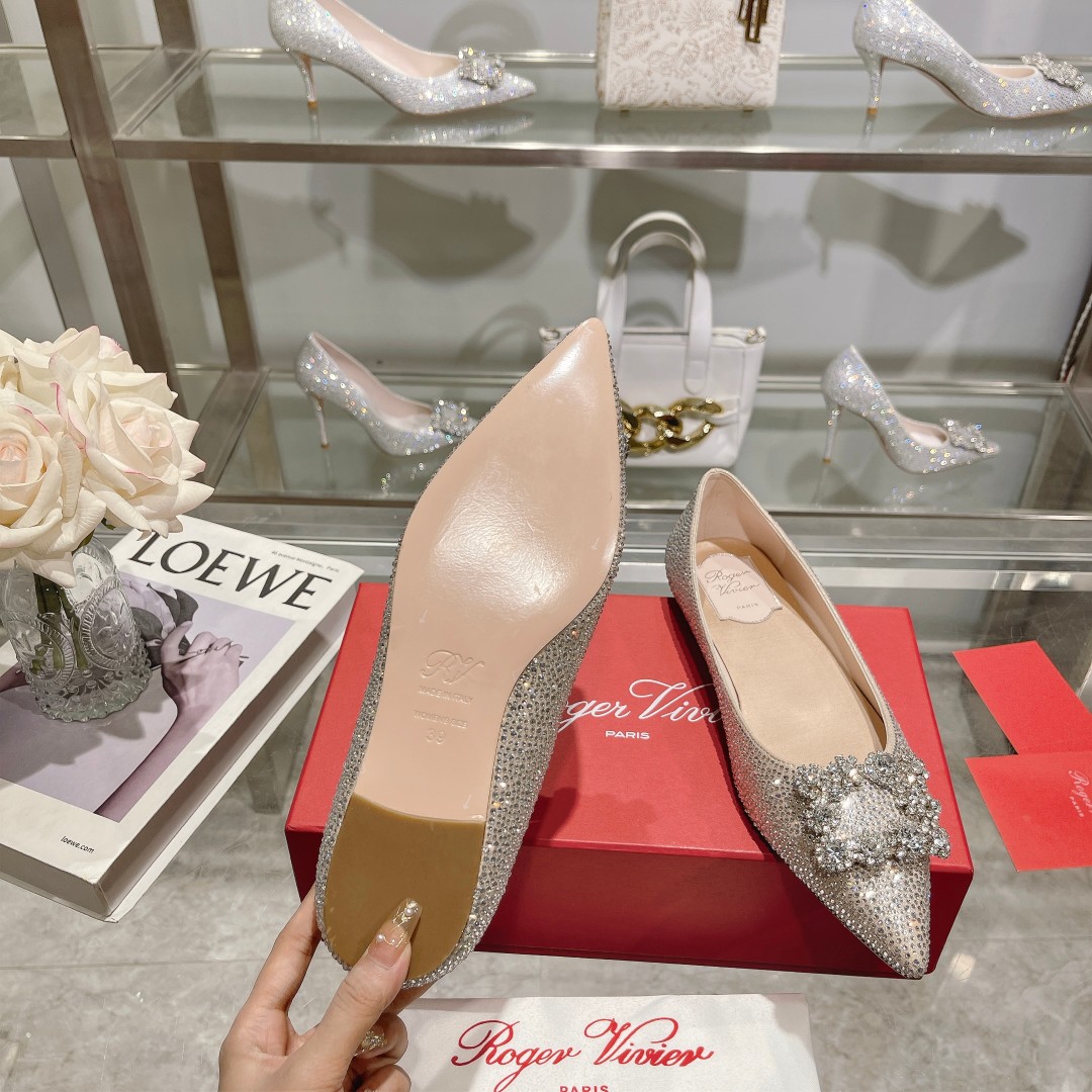 Roger Vivier’s Empowering Women: Flower Strass High Heels in Napa Leather - 图片 9