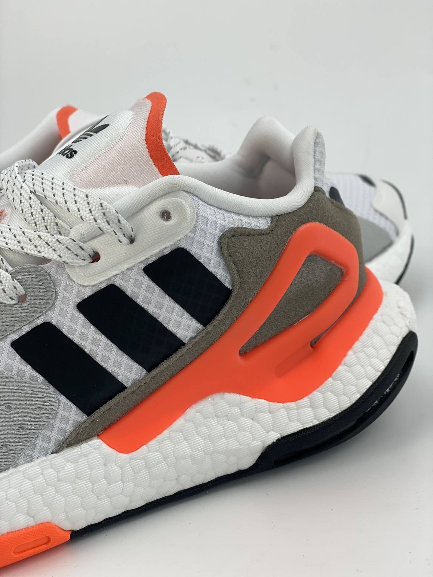 Adidas Day Jogger Night Stalker 2nd generation official website is available at the same time FY0237