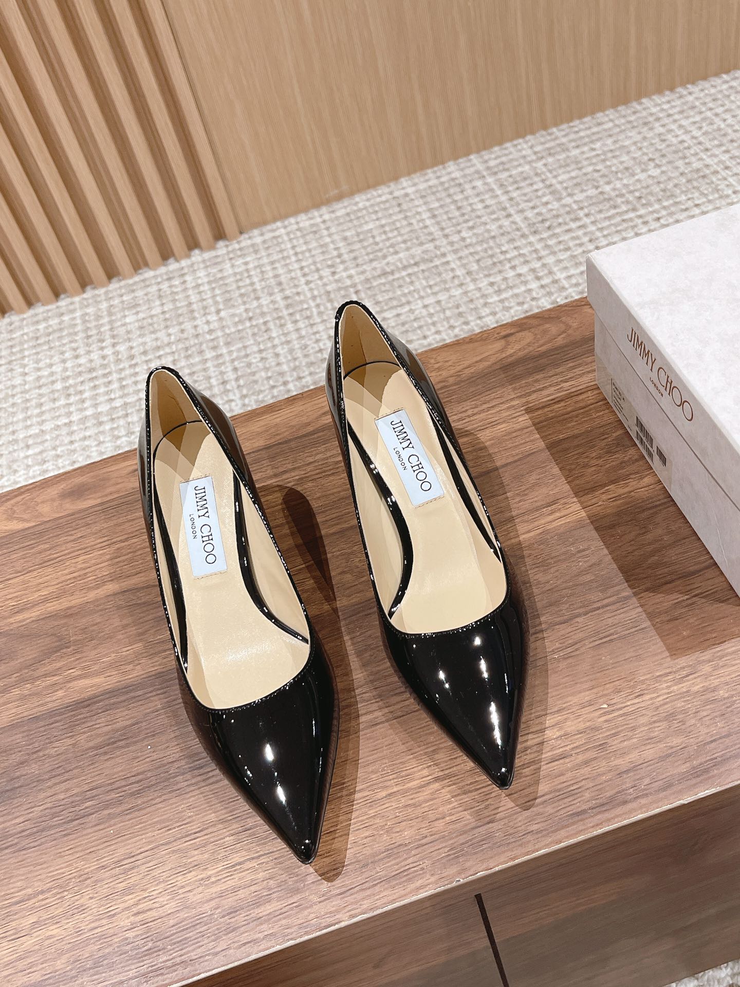 Online Sale
 Jimmy Choo Shoes High Heel Pumps Buy High Quality Cheap Hot Replica
 Engraving Genuine Leather Patent Sheepskin