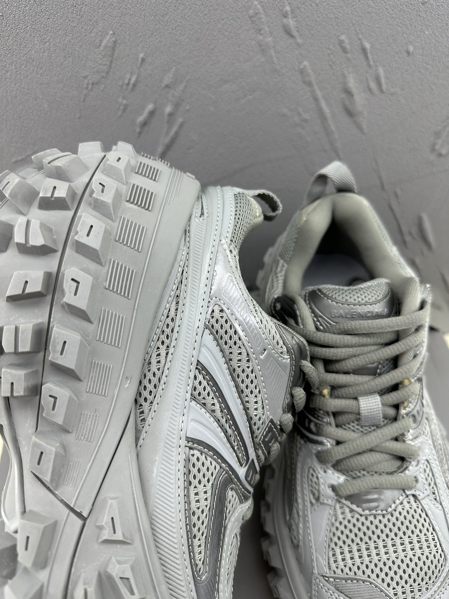 Detalles grises de Balenciaga