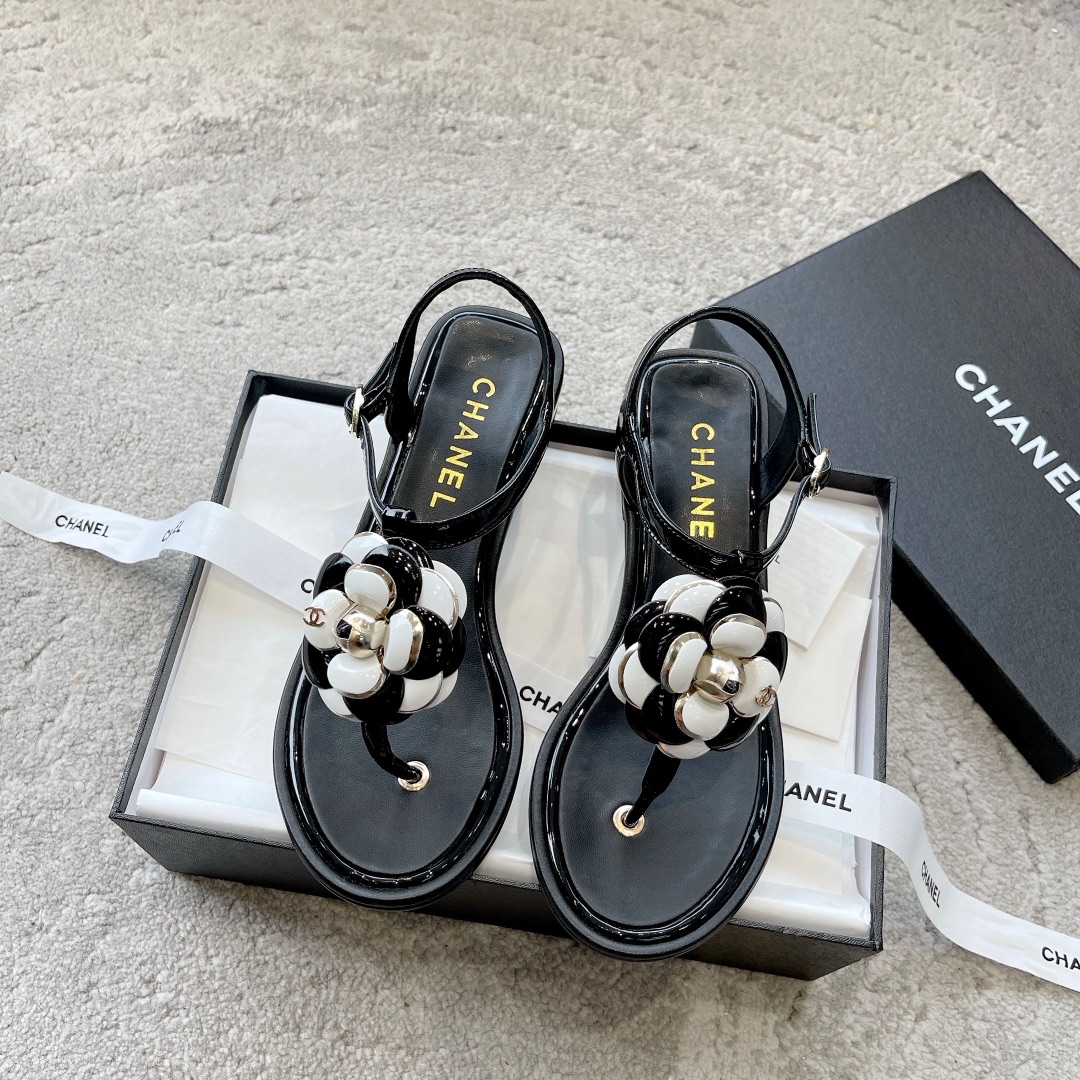 CHANEL 샌들 소가죽 발이 하얘 보이는 우아한 스타일