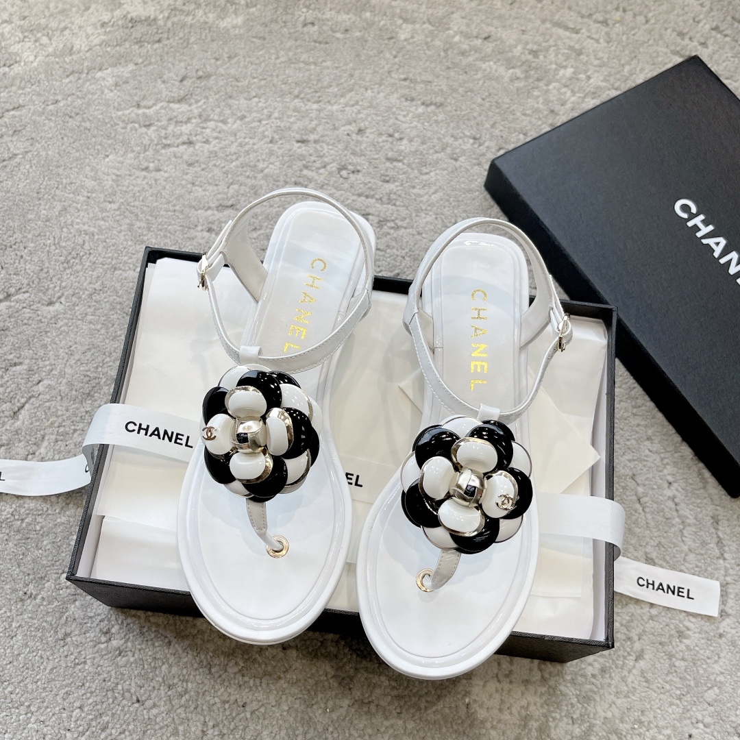 CHANEL 샌들 소가죽 발이 하얘 보이는 우아한 스타일