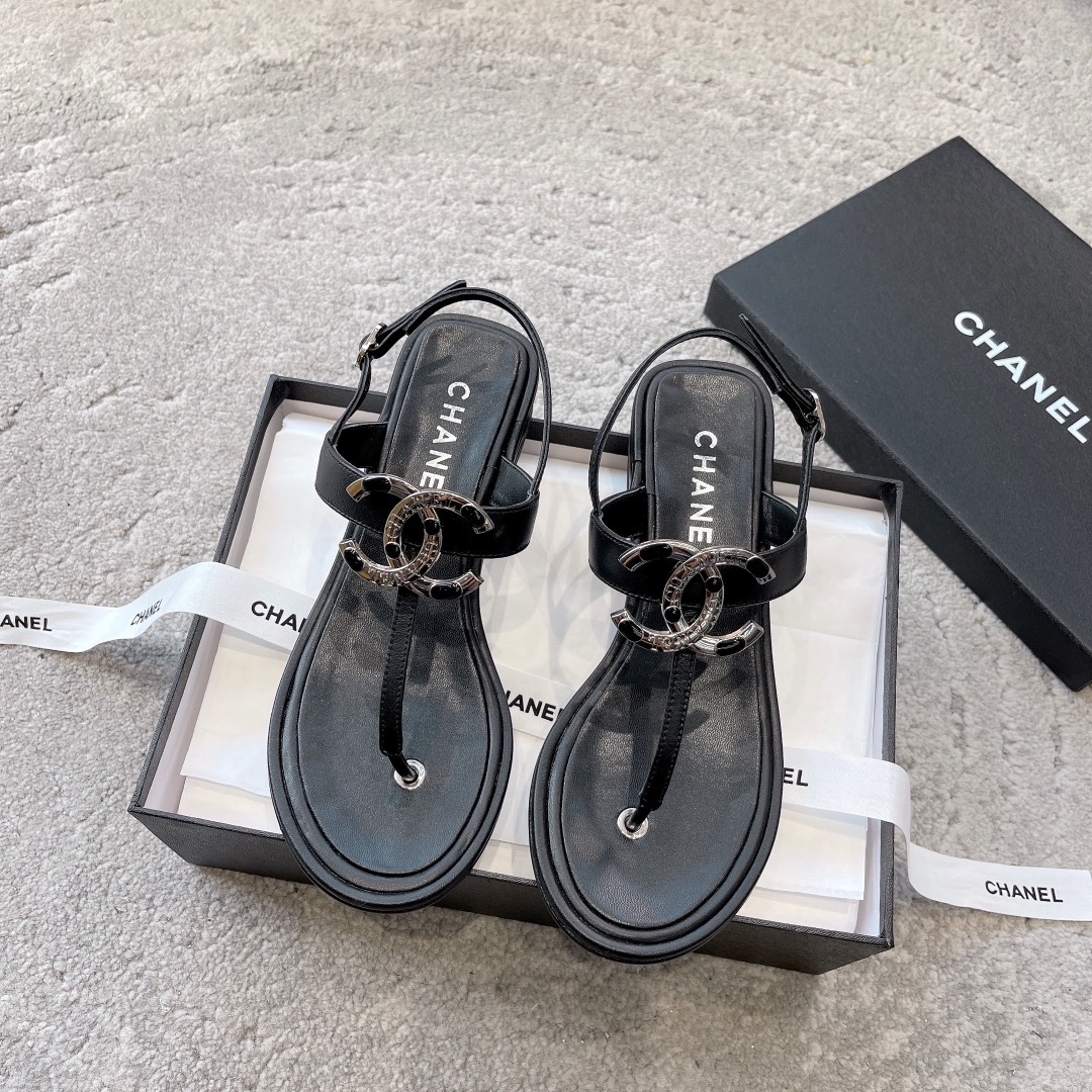 CHANEL 샌들 소가죽 발이 하얘 보이는 분위기 있는 스타일