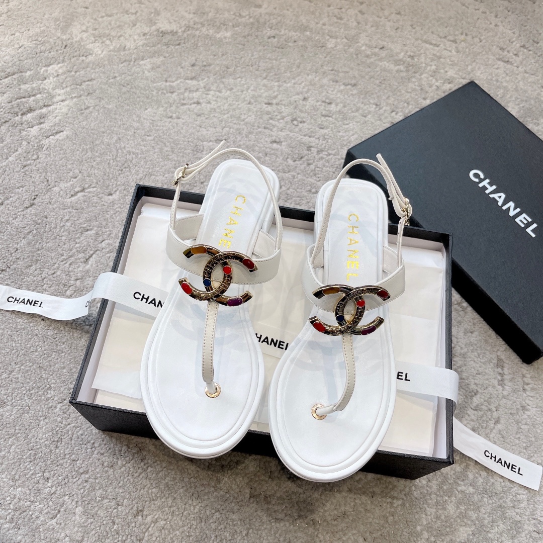 CHANEL 샌들 소가죽 발이 하얘 보이는 우아한 스타일