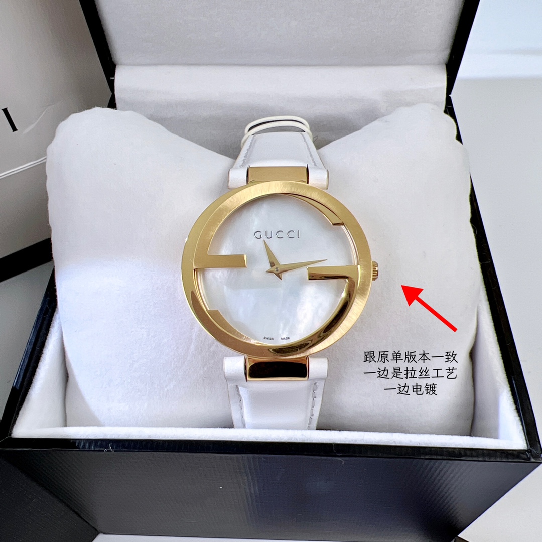 💰280“古驰双G”Gucci意大利殿堂级时尚品牌-这款手表最大的特色就是表壳设计，Gucci"双G"logo的重新叠合、独特精美、突破常规圆形款。现在越来越多的腕表设计都是选择不使用数字时标，手表已经不单是看时间的功能，更多人喜欢手表是看中款式、品味，以及手表彰显出的气质。「原单品质工艺、非市场普通版本可比！」瑞士石英机芯精确读秒，进口牛皮表带柔软.舒适、非常适合各位小仙女！表盘尺寸37mm，很适合众多妹子的尺寸哦！🍀🍀🍀