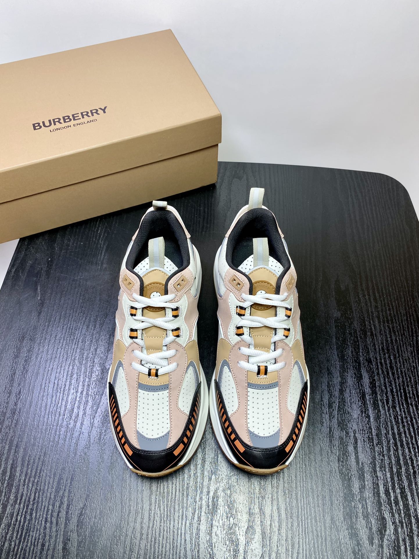 BURBERR*—🆘Burberry versión alta. Agente de compras superior. Disponible simultáneamente en los mostradores, …