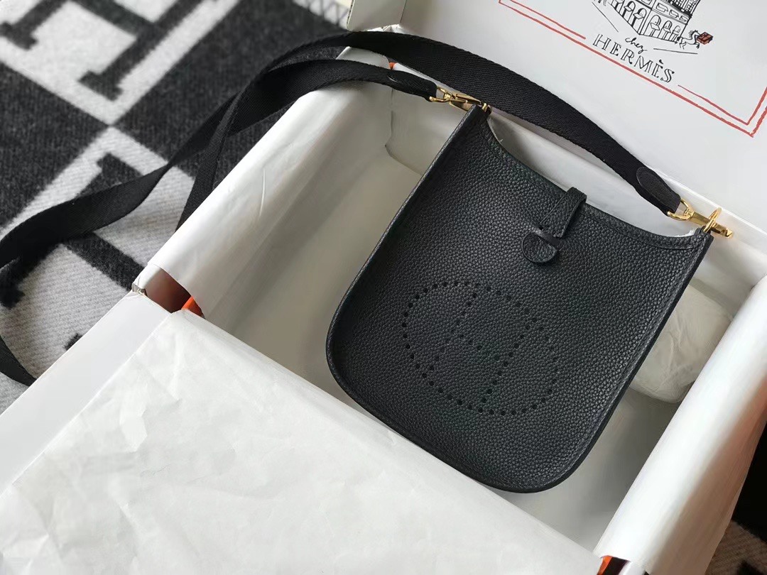 Evelyne mini 伊芙琳迷你 Togo牛皮製の超ソフトなショルダーバッグ