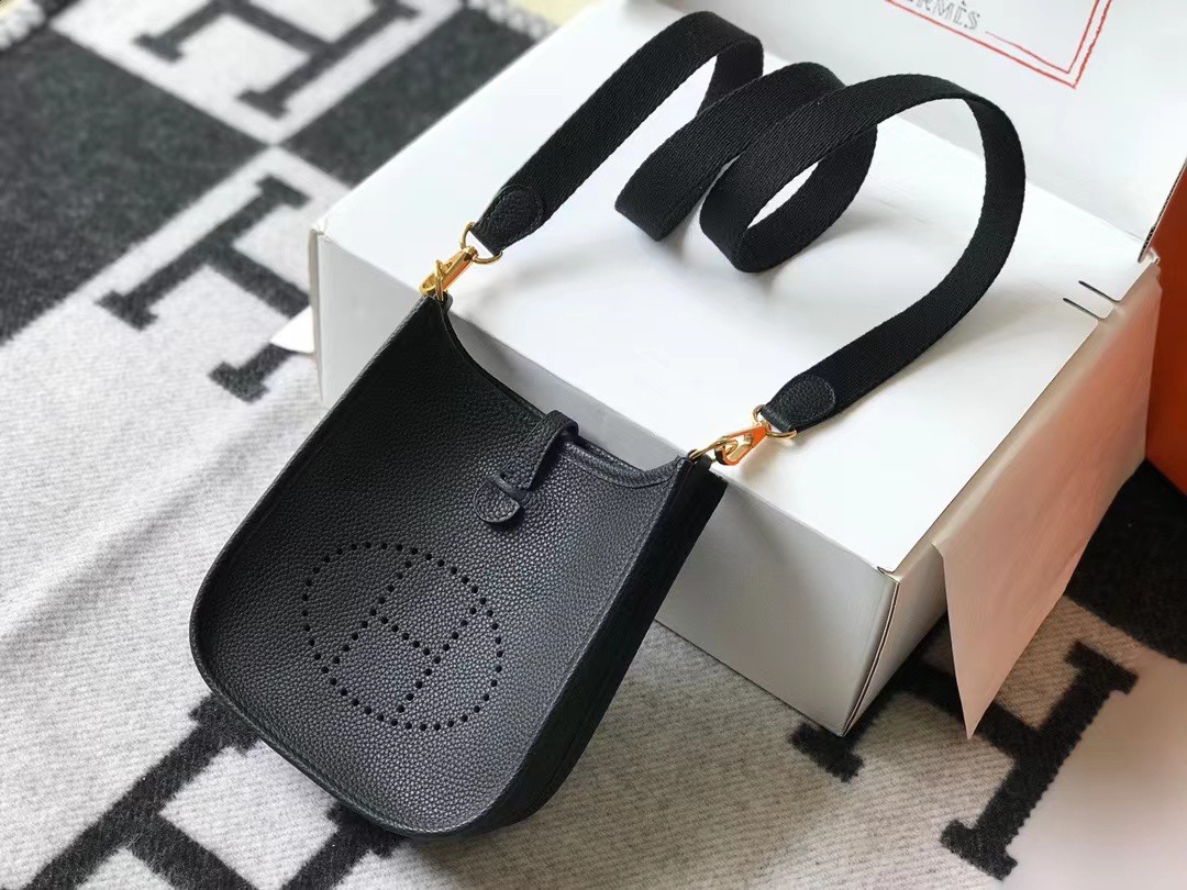 Evelyne mini 伊芙琳迷你 Togo牛皮製の超ソフトなショルダーバッグ