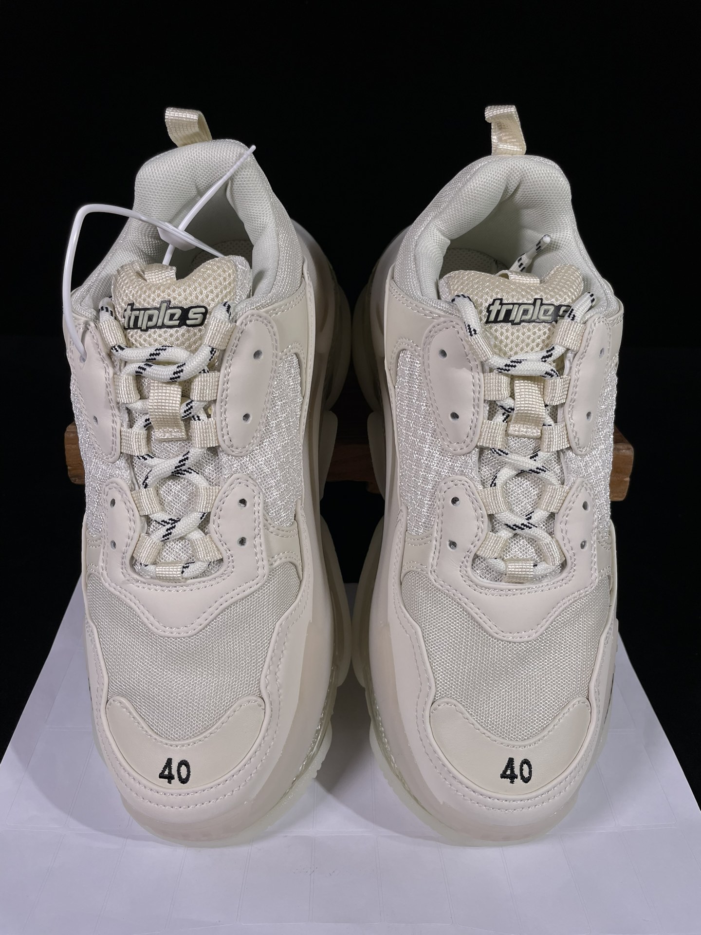 巴黎世家 工厂优势放货，欢迎合作‼️巴黎2代气垫 米白该有的材料配置、做工工艺和配套配件全部拉满！货量足