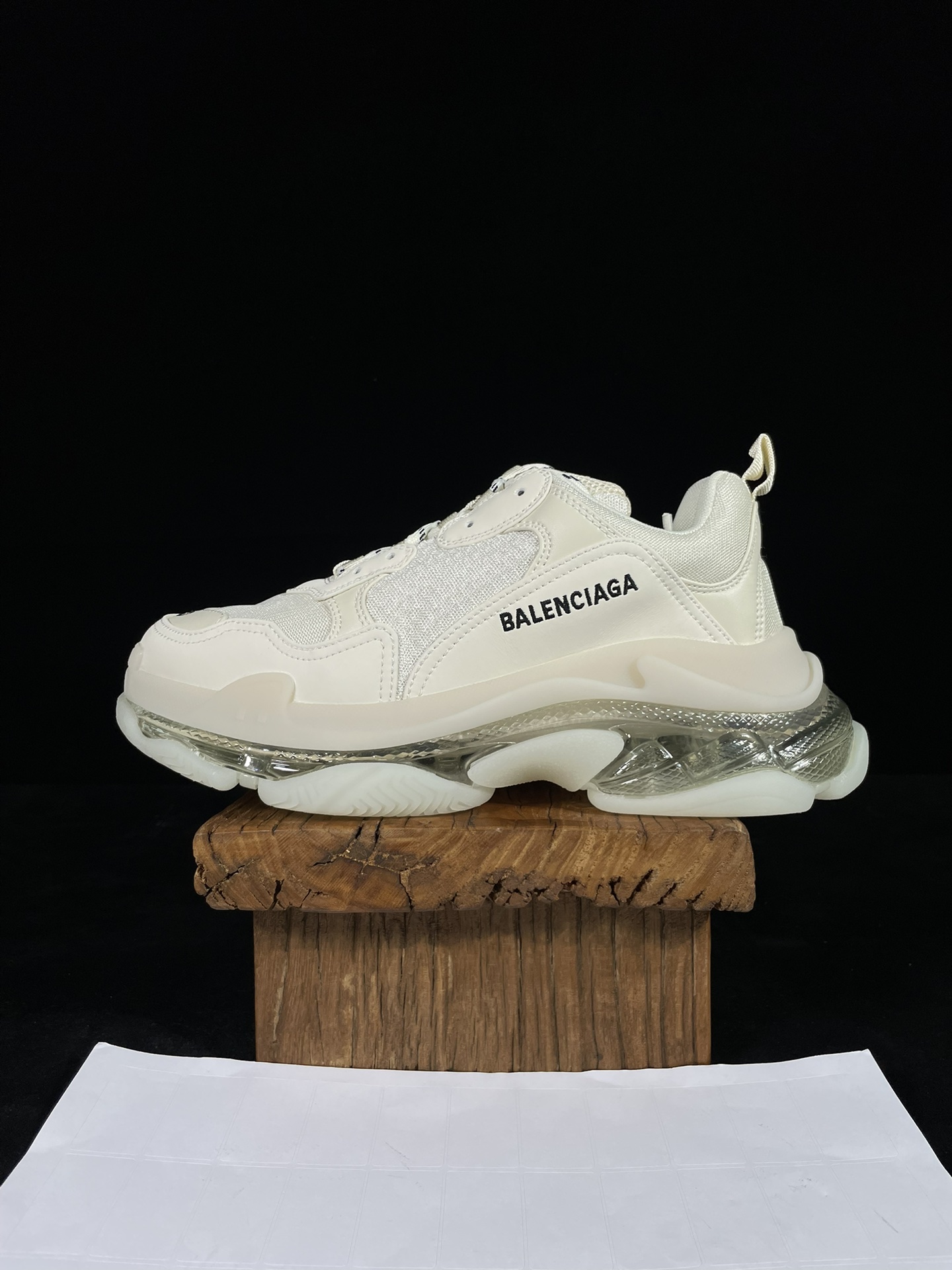 巴黎世家 工厂优势放货，欢迎合作‼️巴黎2代气垫 米白该有的材料配置、做工工艺和配套配件全部拉满！货量足