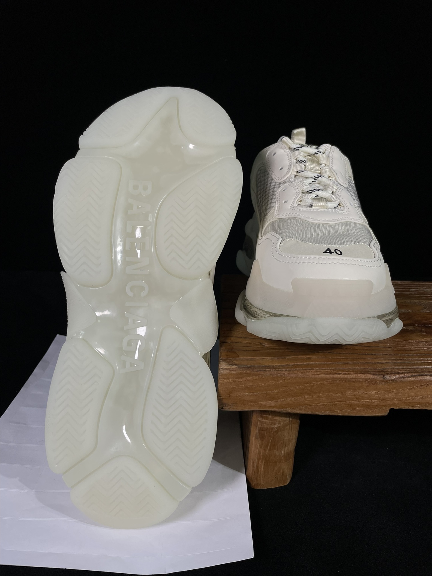 巴黎世家 工厂优势放货，欢迎合作‼️巴黎2代气垫 米白该有的材料配置、做工工艺和配套配件全部拉满！货量足