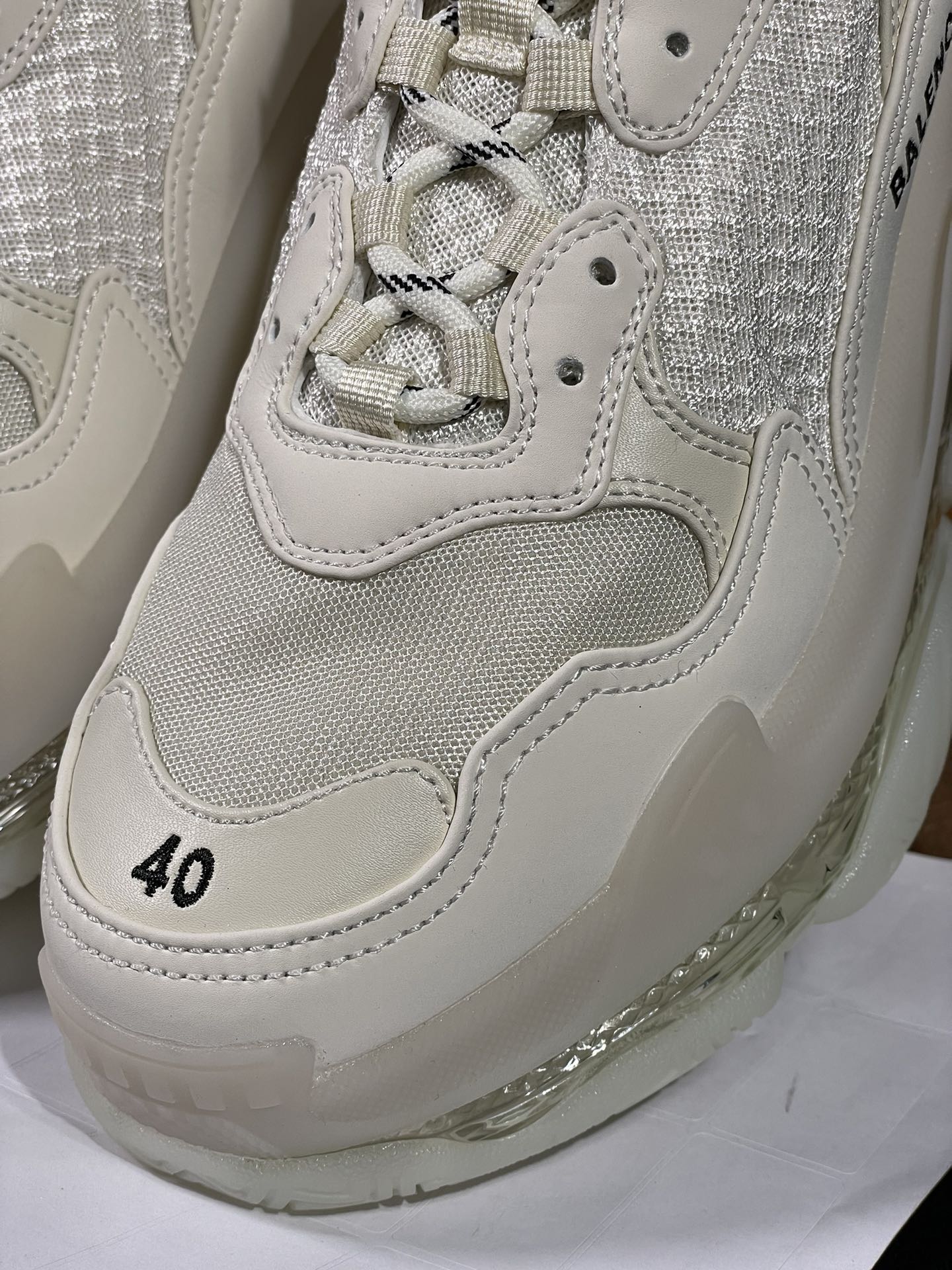 巴黎世家 工厂优势放货，欢迎合作‼️巴黎2代气垫 米白该有的材料配置、做工工艺和配套配件全部拉满！货量足