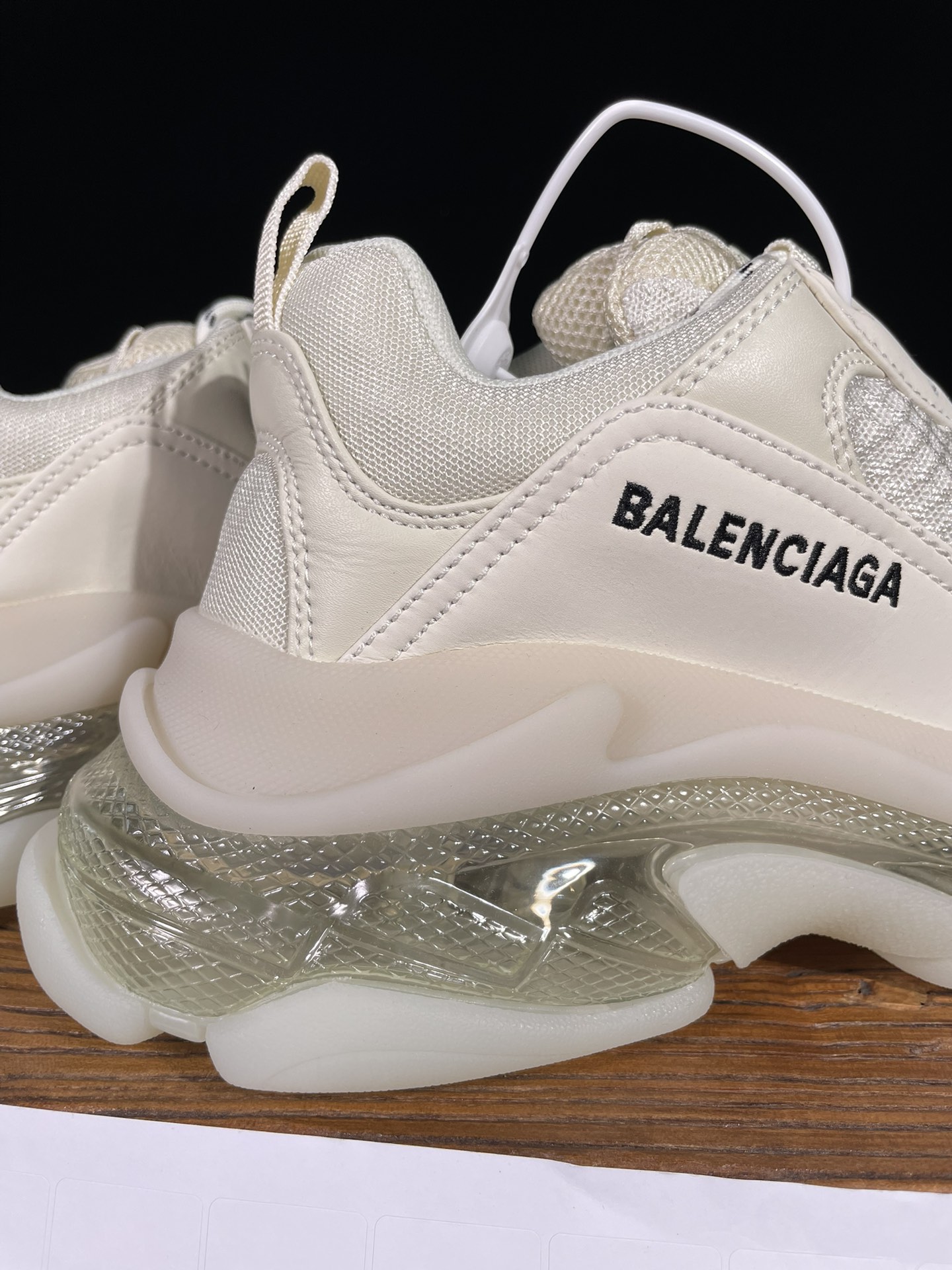 巴黎世家 工厂优势放货，欢迎合作‼️巴黎2代气垫 米白该有的材料配置、做工工艺和配套配件全部拉满！货量足