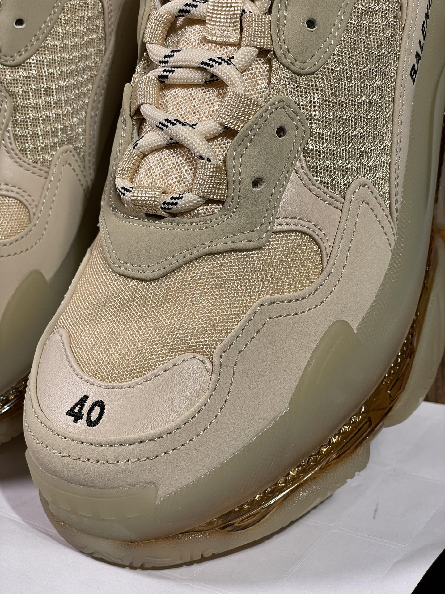 巴黎世家 工厂优势放货，欢迎合作‼️巴黎2代气垫 奶茶色折边该有的材料配置、做工工艺和配套配件全部拉满！