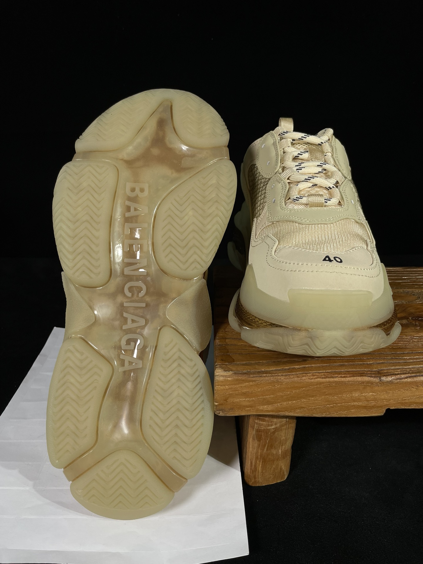 巴黎世家 工厂优势放货，欢迎合作‼️巴黎2代气垫 奶茶色折边该有的材料配置、做工工艺和配套配件全部拉满！