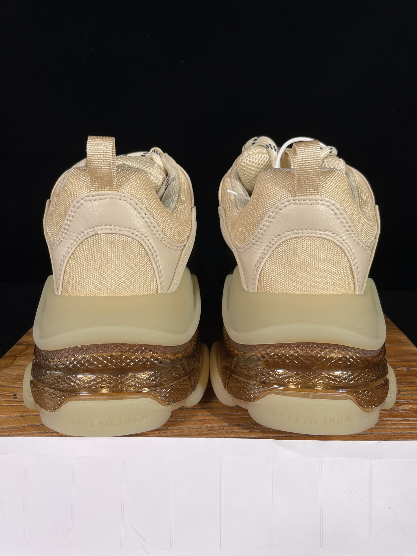 巴黎世家 工厂优势放货，欢迎合作‼️巴黎2代气垫 奶茶色折边该有的材料配置、做工工艺和配套配件全部拉满！