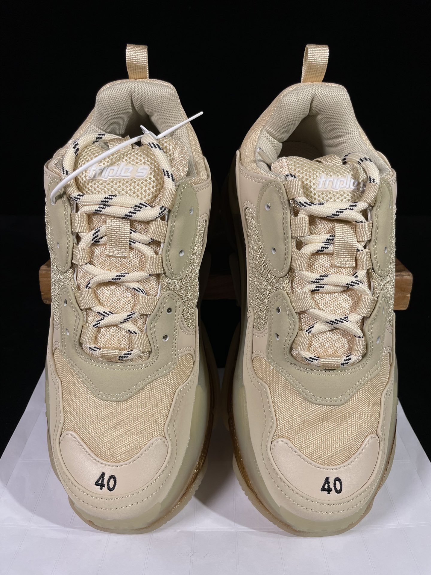 巴黎世家 工厂优势放货，欢迎合作‼️巴黎2代气垫 奶茶色折边该有的材料配置、做工工艺和配套配件全部拉满！