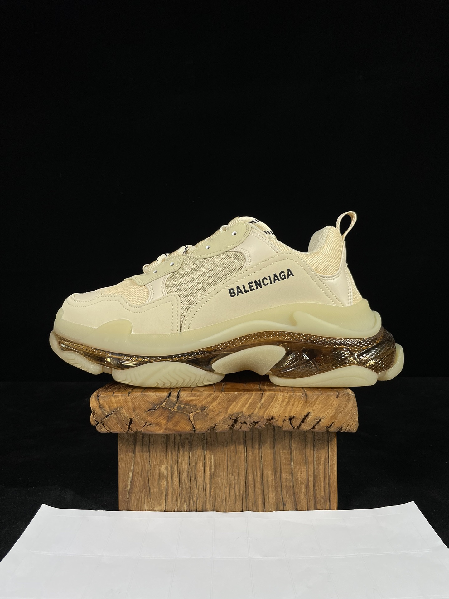 巴黎世家 工厂优势放货，欢迎合作‼️巴黎2代气垫 奶茶色折边该有的材料配置、做工工艺和配套配件全部拉满！