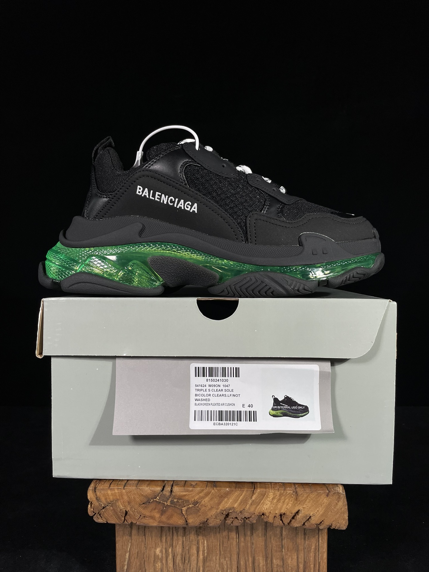 巴黎世家 工厂优势放货，欢迎合作‼️巴黎2代气垫 黑绿折边该有的材料配置、做工工艺和配套配件全部拉满！货