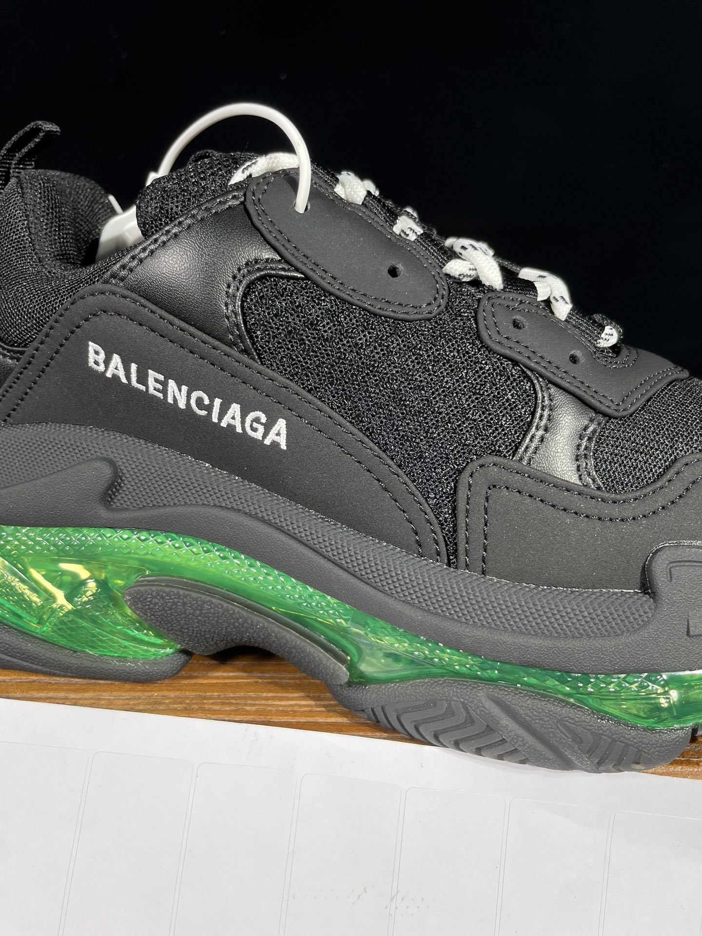 巴黎世家 工厂优势放货，欢迎合作‼️巴黎2代气垫 黑绿折边该有的材料配置、做工工艺和配套配件全部拉满！货