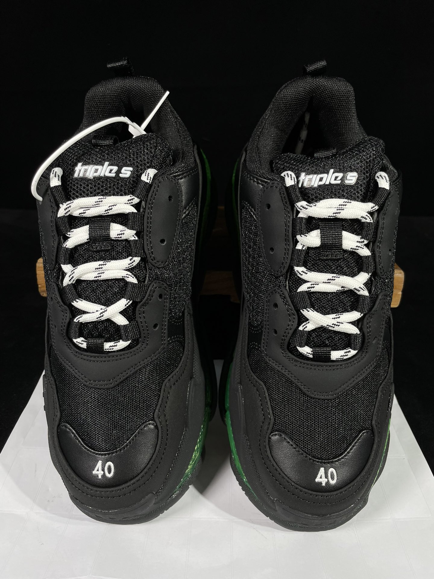 巴黎世家 工厂优势放货，欢迎合作‼️巴黎2代气垫 黑绿折边该有的材料配置、做工工艺和配套配件全部拉满！货