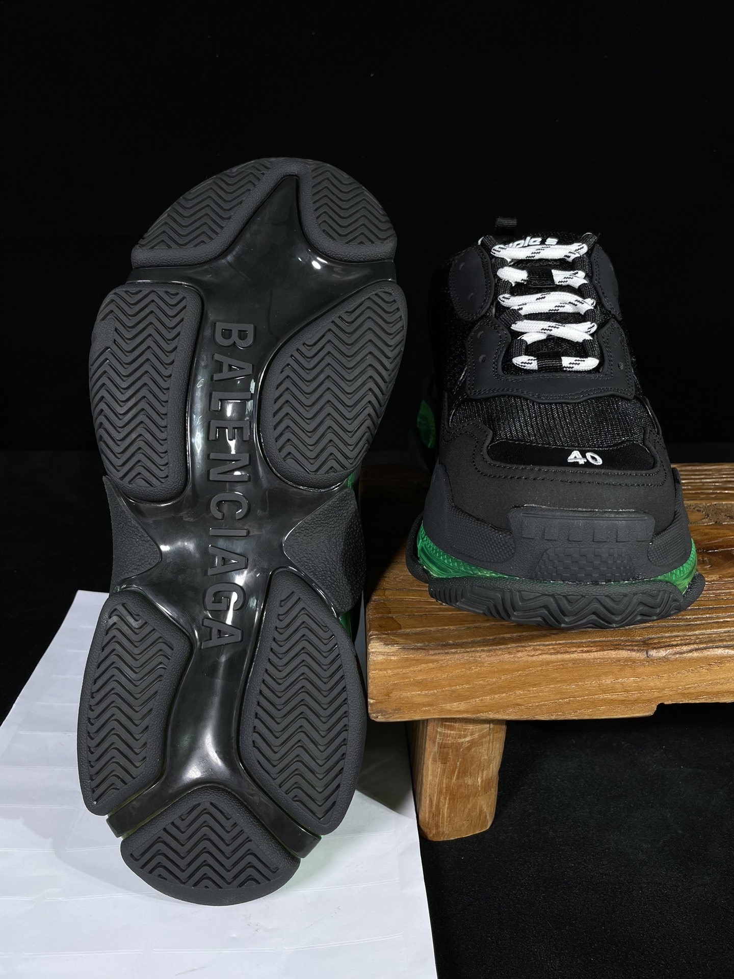 巴黎世家 工厂优势放货，欢迎合作‼️巴黎2代气垫 黑绿折边该有的材料配置、做工工艺和配套配件全部拉满！货